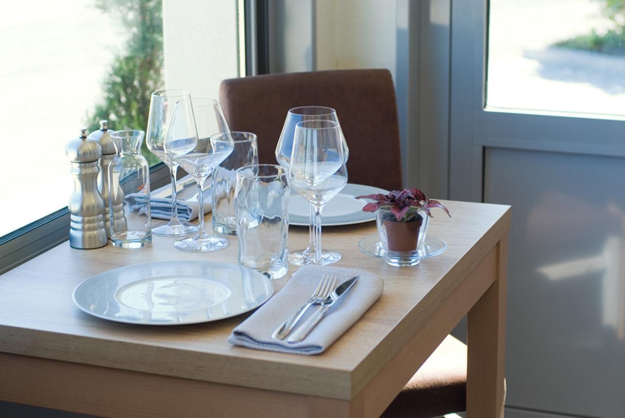 Logis Hotel Restaurant De La Madeleine Commercy Εξωτερικό φωτογραφία