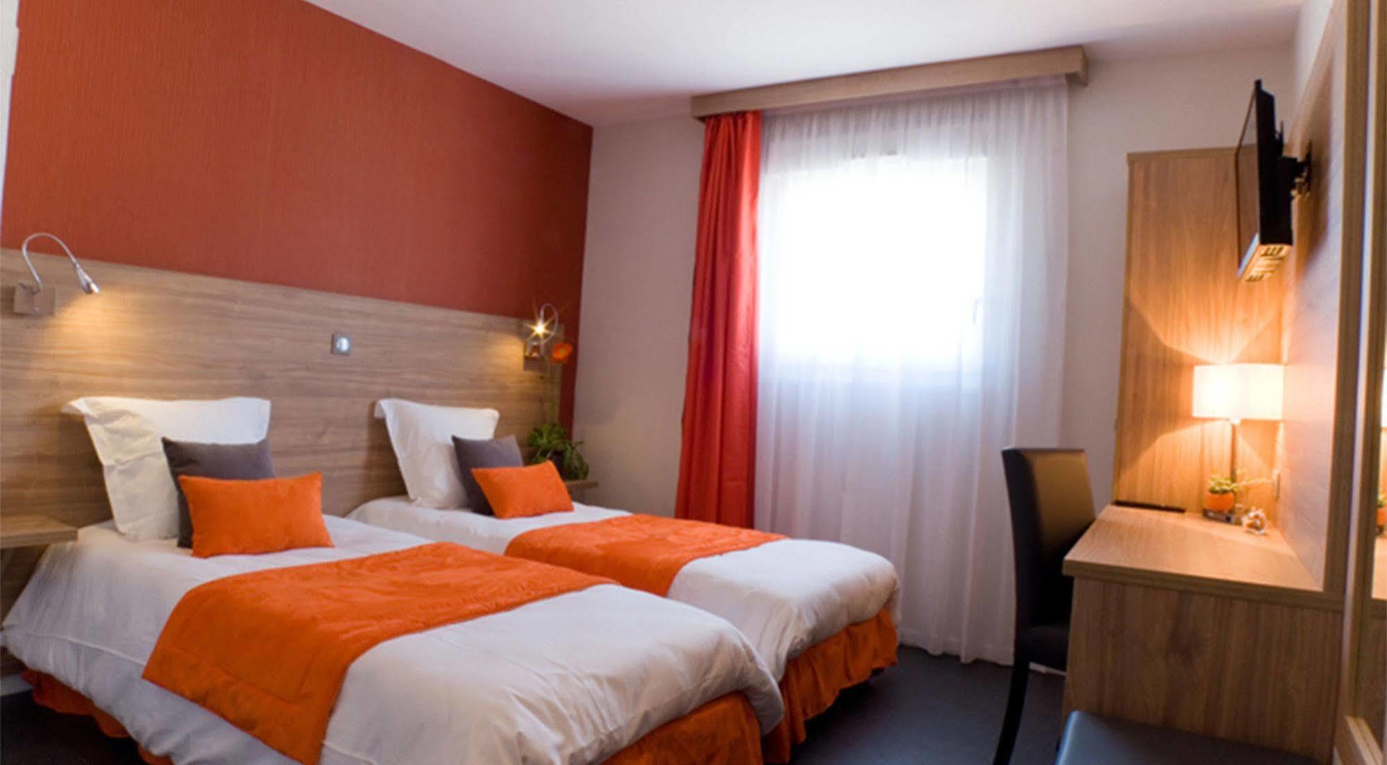 Logis Hotel Restaurant De La Madeleine Commercy Εξωτερικό φωτογραφία